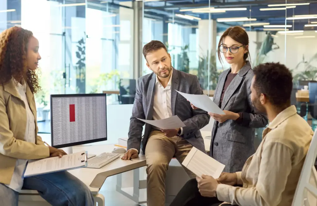 Equipe discute relato registrado pelo canal de denúncias